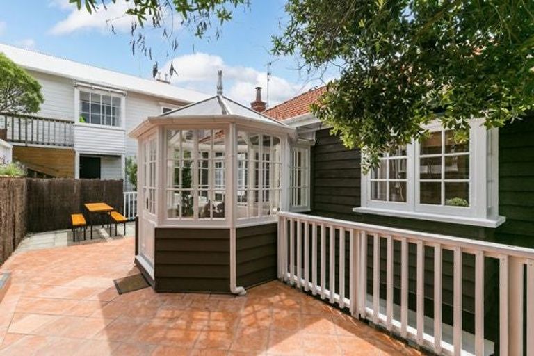 Photo of property in 61 Overtoun Terrace, Hataitai, Wellington, 6021