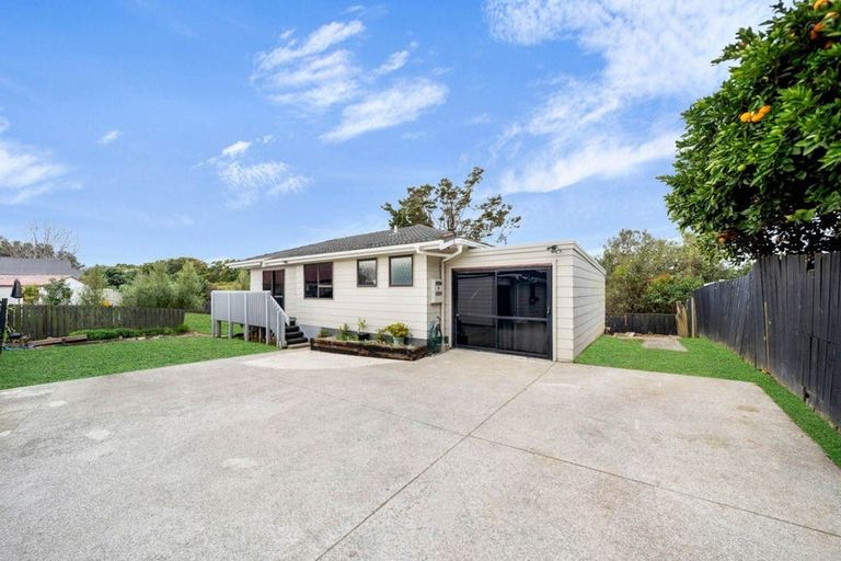 Photo of property in 2/33 Seaward Place, Wattle Downs, Auckland, 2103