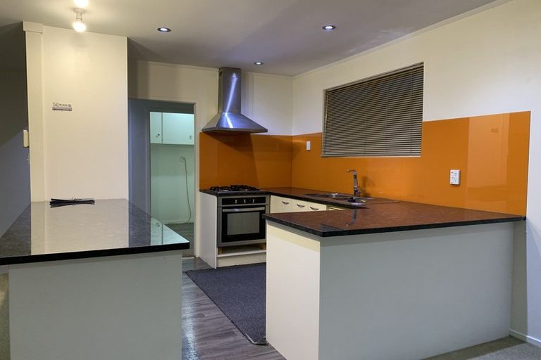 Photo of property in 2 Doone Place, Massey, Auckland, 0614