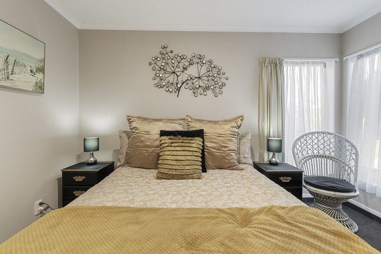 Photo of property in 6 Downing Place, Welcome Bay, Tauranga, 3112