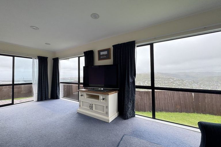Photo of property in 16 Cathie Place, Karori, Wellington, 6012