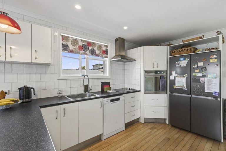 Photo of property in 18 Cowling Road, Hurdon, New Plymouth, 4310