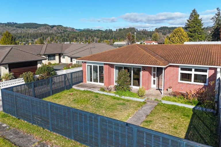 Photo of property in 3a Peace Street, Fenton Park, Rotorua, 3010