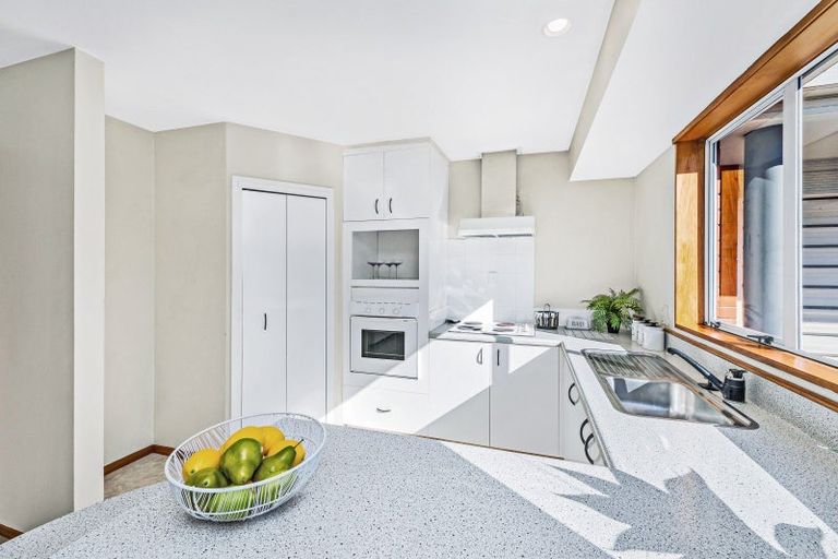 Photo of property in 5 Showgate Avenue, Sockburn, Christchurch, 8042