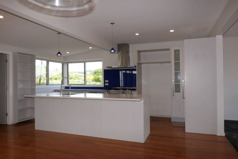 Photo of property in 11 Kotare Street, Waikanae, 5036