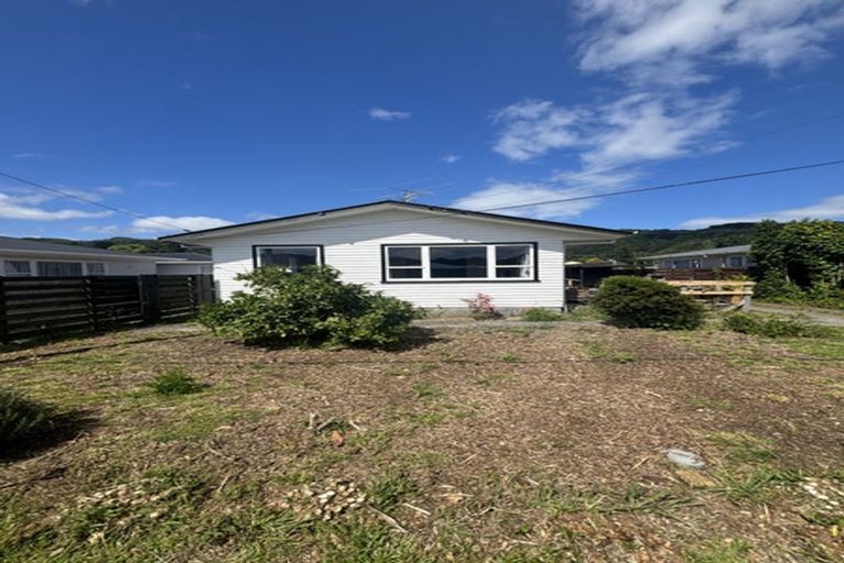 Photo of property in 31 Karamu Crescent, Wainuiomata, Lower Hutt, 5014
