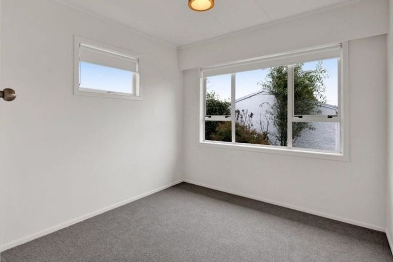 Photo of property in 5 Nikau Street, Inglewood, 4330