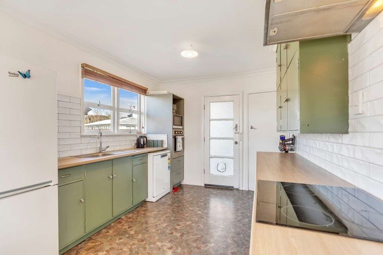 Photo of property in 13 Mako Mako Road, Levin, 5510