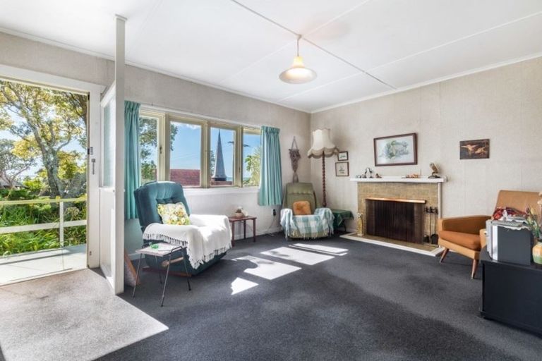 Photo of property in 8 Park Rise, Campbells Bay, Auckland, 0630