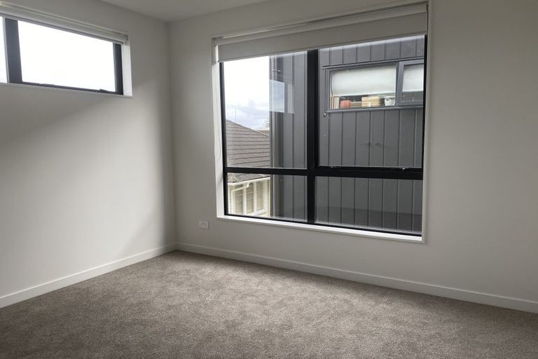 Photo of property in 3/3 Beach Road, Te Atatu Peninsula, 0610