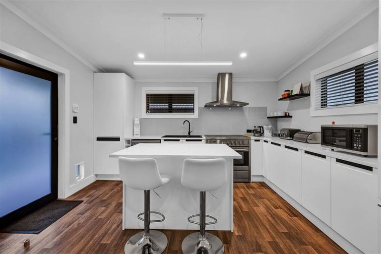 Photo of property in 42 Collins Street, Hawera, 4610