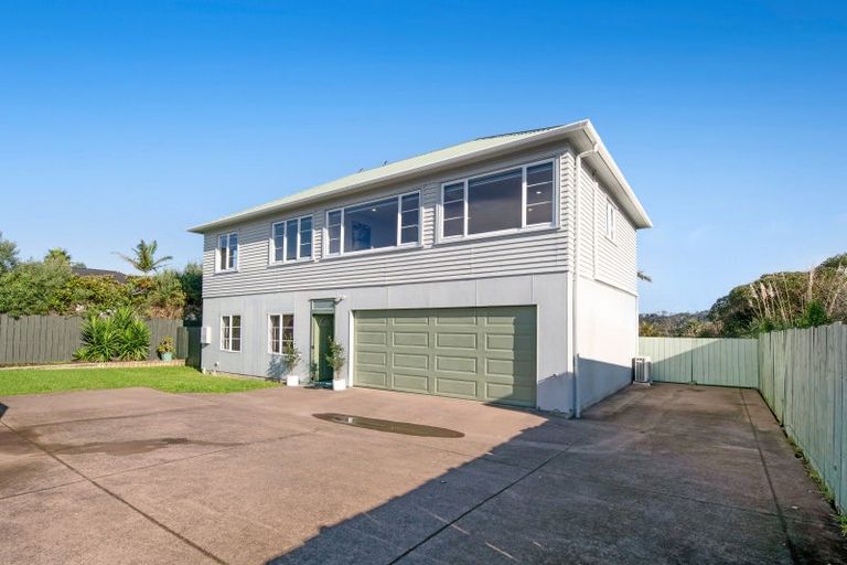 Photo of property in 8a Melandra Road, Stanmore Bay, Whangaparaoa, 0932