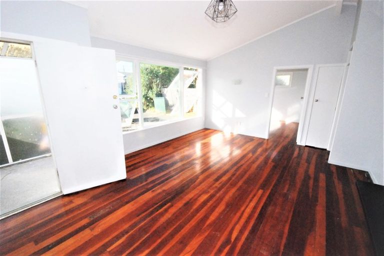 Photo of property in 2/2 Hinau Street, New Lynn, Auckland, 0600