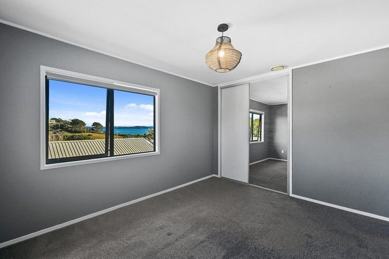 Photo of property in 1291 Whangaparaoa Road, Army Bay, Whangaparaoa, 0930
