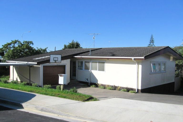 Photo of property in 2/2 Windsor Place, Windsor Park, Auckland, 0630