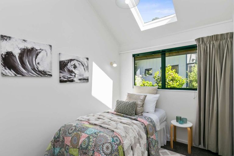 Photo of property in 23 Woodhouse Avenue, Karori, Wellington, 6012