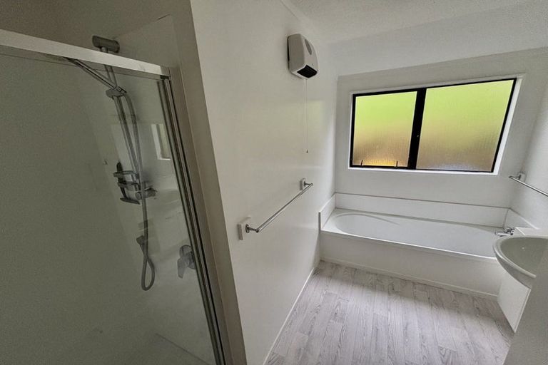 Photo of property in 22 Albatross Close, Whitby, Porirua, 5024