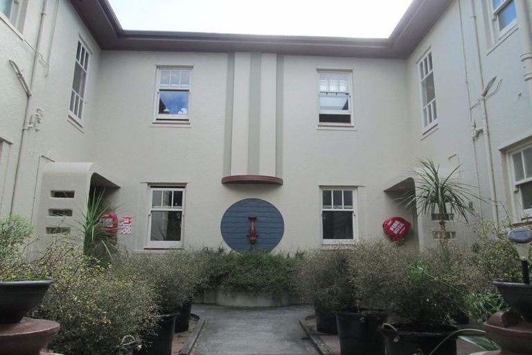Photo of property in Zena Court, 11f8 Dufferin Street, Mount Victoria, Wellington, 6021