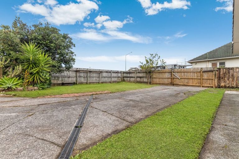 Photo of property in 1/3149 Great North Road, New Lynn, Auckland, 0600