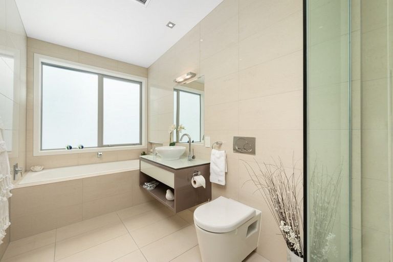 Photo of property in 11 The Mall, Mount Maunganui, 3116
