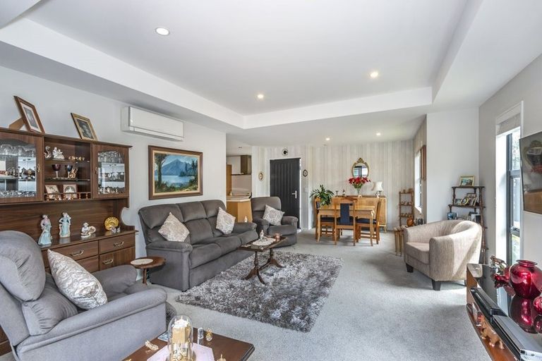 Photo of property in 2/5 Hadlow Place, Burnside, Christchurch, 8041