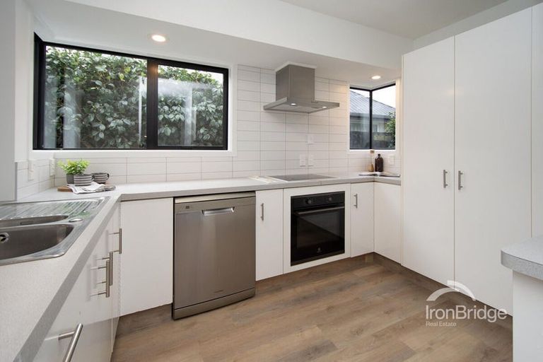 Photo of property in 12 Claverley Garden, Avonhead, Christchurch, 8042