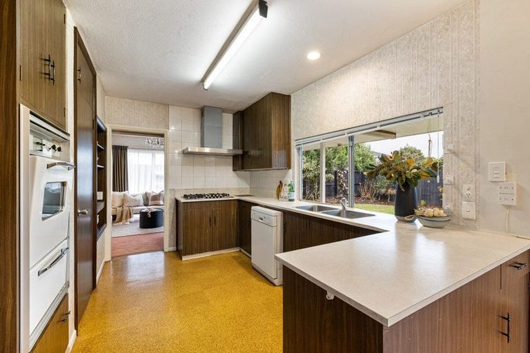 Photo of property in 10 Dunrobin Place, Avonhead, Christchurch, 8042