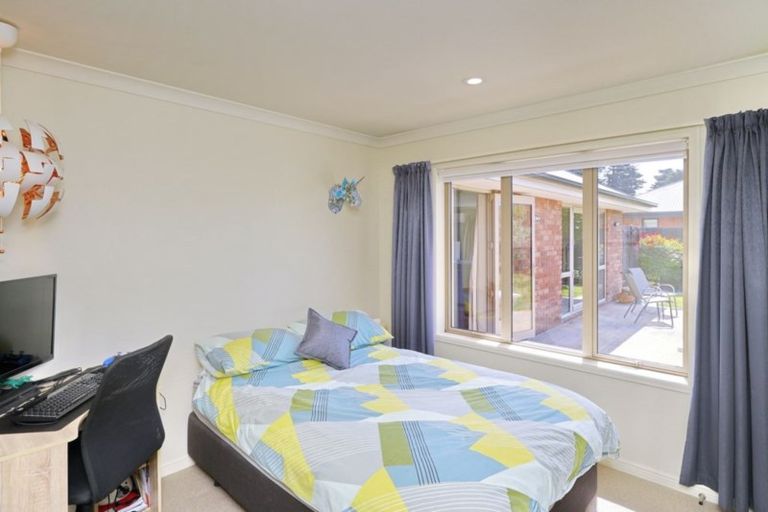 Photo of property in 10 Iti Place, Parklands, Christchurch, 8083