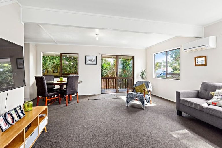 Photo of property in 6 Te Moau Avenue, Parakai, 0830