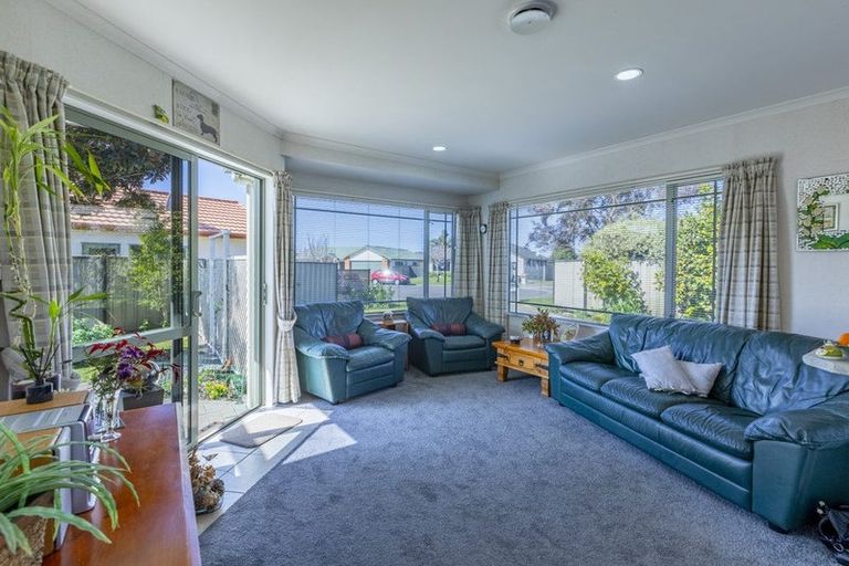 Photo of property in 12 Flemington Place, Taradale, Napier, 4112