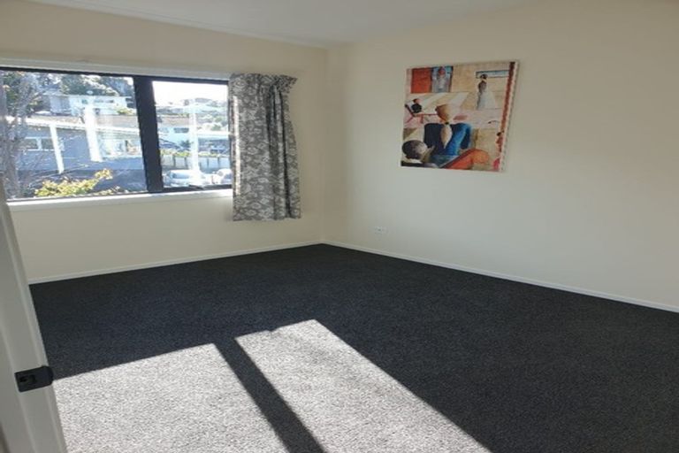 Photo of property in 20 De Val Drive, Titirangi, Auckland, 0604