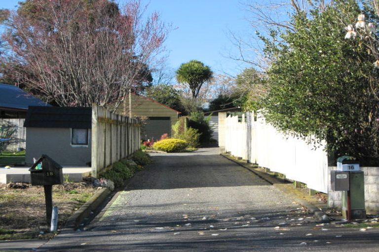 Photo of property in 16 Kaweka Place, Havelock North, 4130