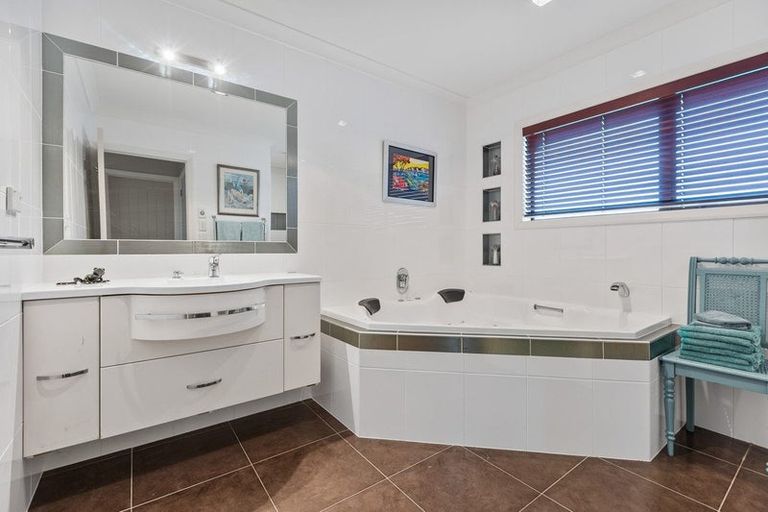 Photo of property in 4 Kororako Grove, Whalers Gate, New Plymouth, 4310