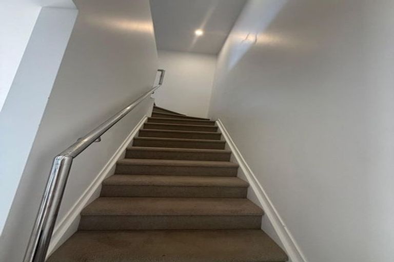 Photo of property in 9b Poruru Close, Papakura, 2110