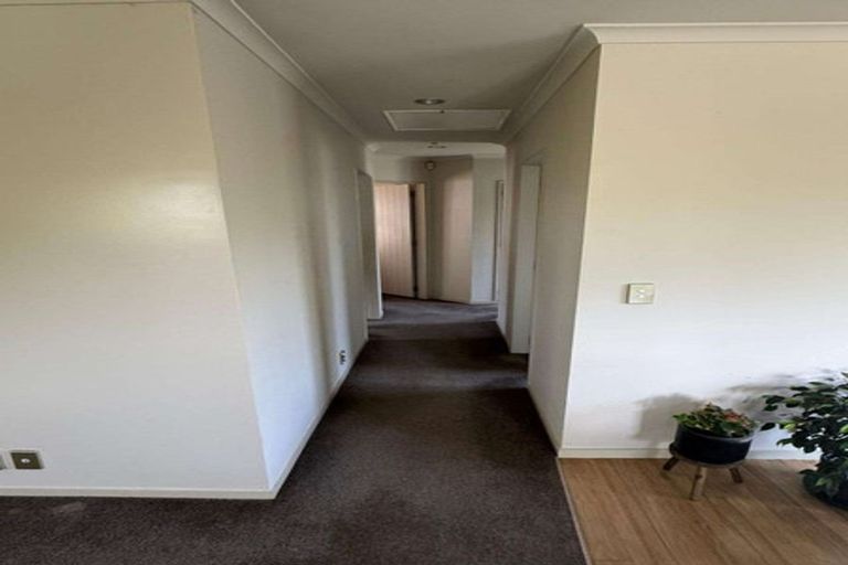 Photo of property in 50a Miles Crescent, Newlands, Wellington, 6037