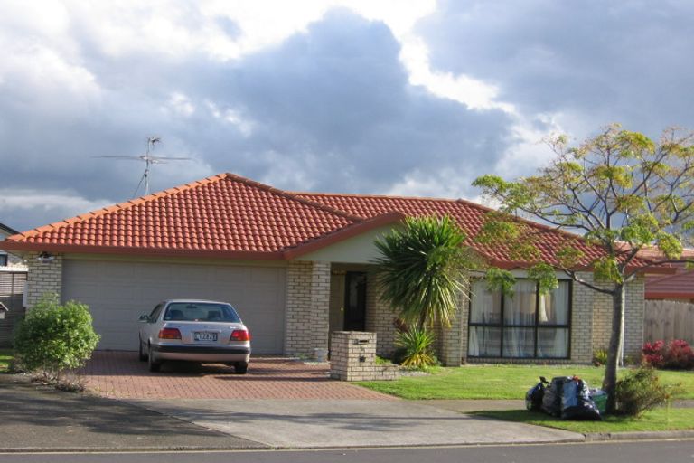 Photo of property in 5 Newinn Crescent, East Tamaki Heights, Auckland, 2016