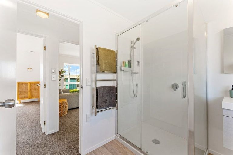 Photo of property in 10 Hinemoa Place, Snells Beach, 0920