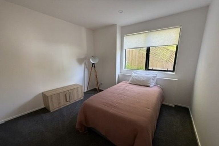Photo of property in 905e East Coast Road, Northcross, Auckland, 0632
