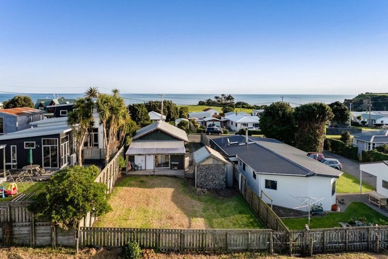 Photo of property in 10 Hira Street, Ohawe, Hawera, 4671