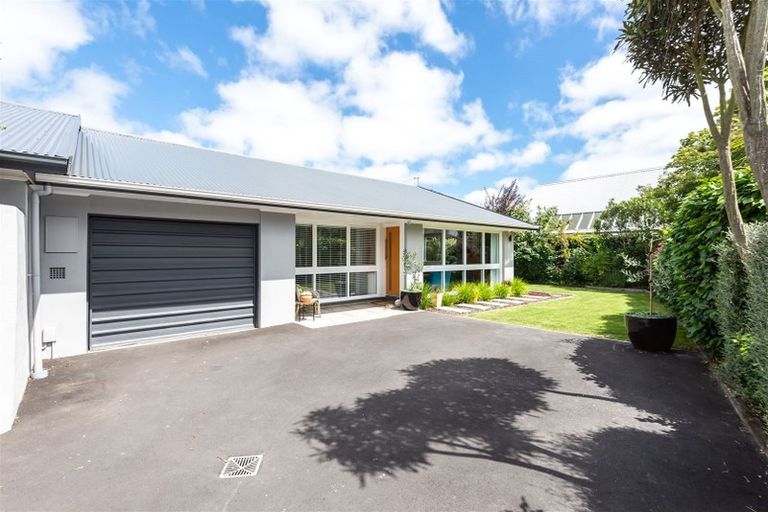 Photo of property in 10 Ladbrokes Place, Fendalton, Christchurch, 8052