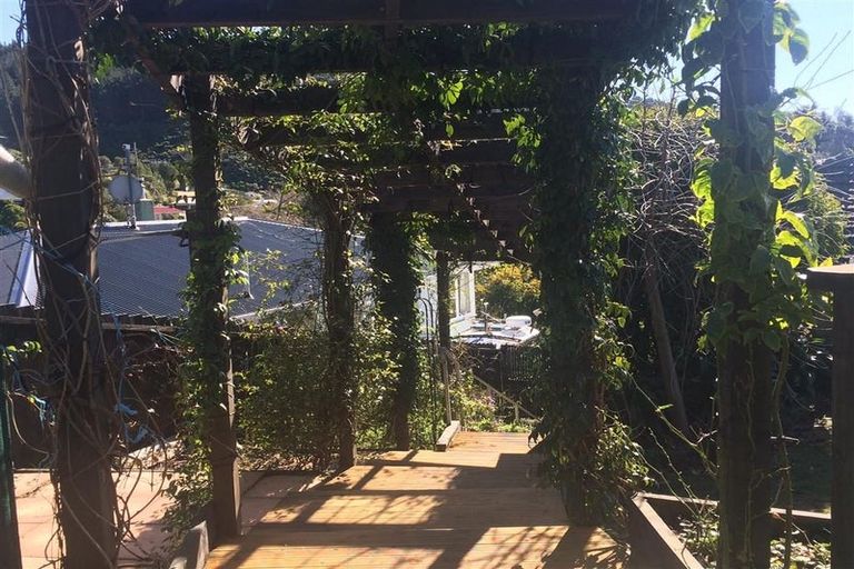 Photo of property in 41 Larsen Crescent, Tawa, Wellington, 5028