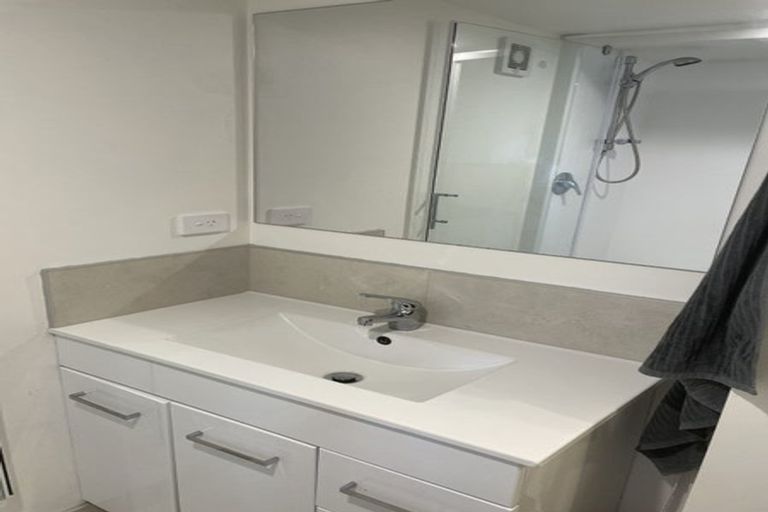 Photo of property in 1/706 East Coast Road, Pinehill, Auckland, 0632