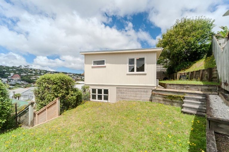 Photo of property in 64 Eden Street, Island Bay, Wellington, 6023