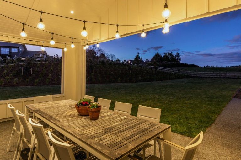Photo of property in 5 Lens Way, Acacia Bay, Taupo, 3385