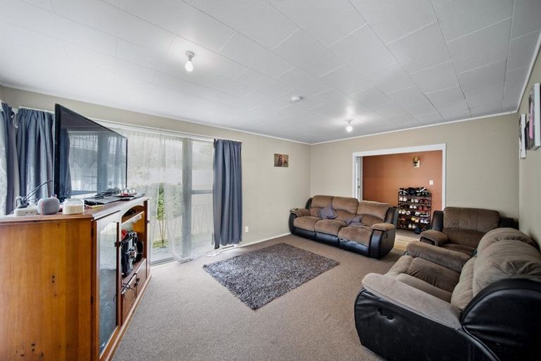 Photo of property in 15 Carbery Place, Manurewa, Auckland, 2102