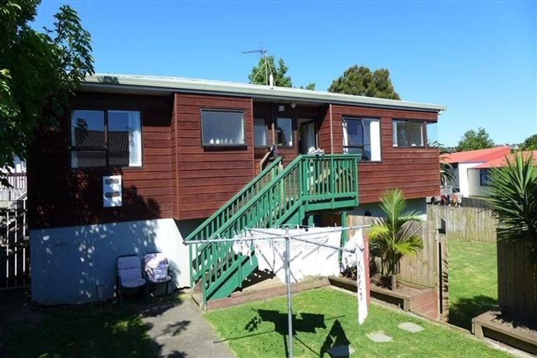 Photo of property in 1/130 Colwill Road, Massey, Auckland, 0614