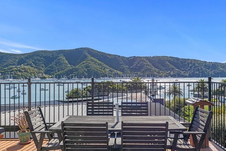 Photo of property in 374a Waikawa Road, Waikawa, Picton, 7220