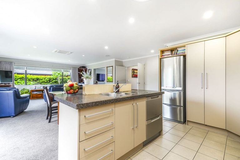 Photo of property in 90 Saint James Drive, Huntington, Hamilton, 3210