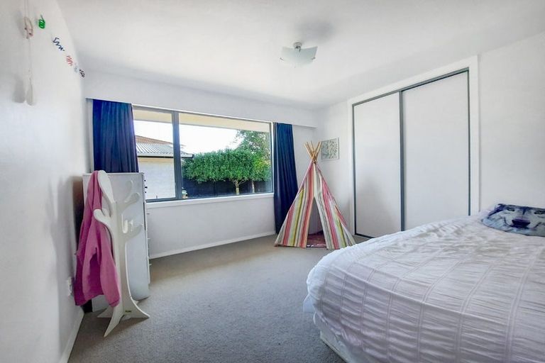 Photo of property in 22 Rosedale Place, Avonhead, Christchurch, 8042