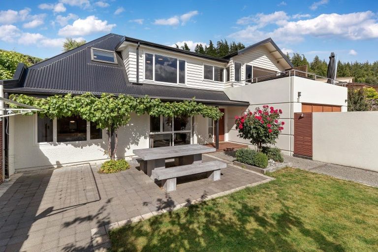 Photo of property in 11 Morrows Mead, Wanaka, 9305